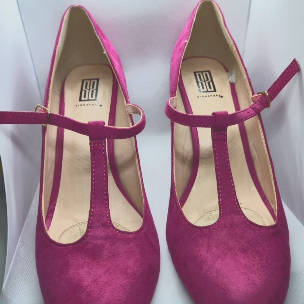 Pink Signature suede heels